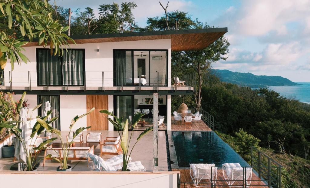 Luxury 4-Bedroom Ocean View Villa with Infinity Pool
